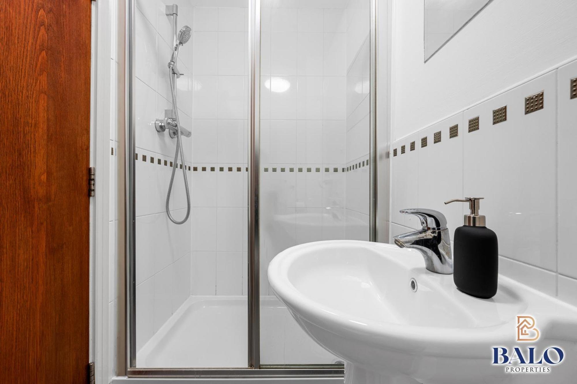 Modern Spacious 2Bedroom Apartment Great! Location By Etihad Mancity Stadium& Coop Live Arena Манчестър Екстериор снимка